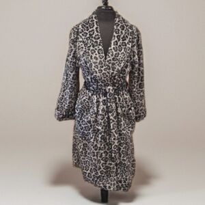 Plush Soft Leopard Print Women's Robe NWT Bealls Coral Bay M Ultra Soft Cozy